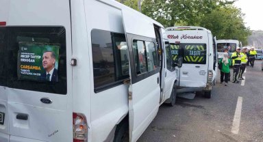 Cumhurbaşkanı Erdoğan'ın mitingine giden konvoyda zincirleme kaza: 4 yaralı