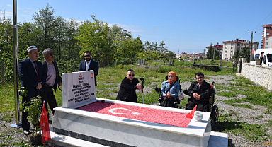 Engelliler şehidin mezarını ziyaret etti