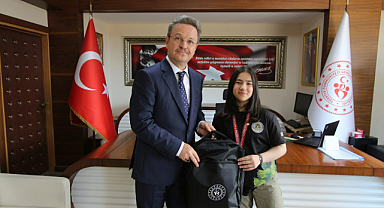 Enver Ünlü, Türkiye Şampiyonu Deva Dübüş’ü tebrik etti