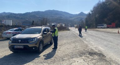 Espiye'de jandarma trafik denetimlerini sürdürüyor