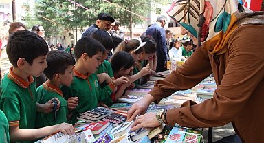 İlk defa kitap fuarı düzenlenen ilçede yazarlar okurlarıyla buluştu