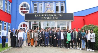 Karabük'te "Tüm Yönleriyle HIV Enfeksiyonu ve AIDS Sempozyumu" düzenlendi