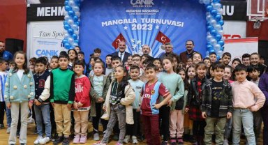 Mangala şampiyonları ödülünü Bakan Muş'tan aldı