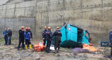 Rize'deki trafik kazasında ölen 5 kişinin cenazeleri toprağa verildi
