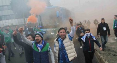 Rizespor taraftarı, takımı stada meşalelerle uğurladı