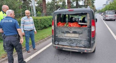 Samsun'da kamyonet hafif ticari araç ile çarpıştı: 1 yaralı