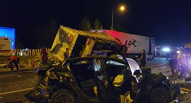Son Dakika! Polis araçları dahil 12 araç bir birine girdi, ölü ve yaralılar var