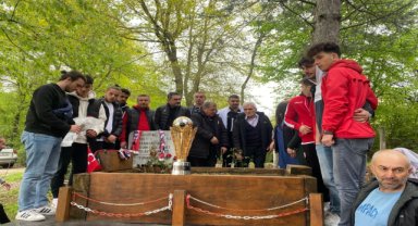 Trafik kazasında ölen Samsunspor kongre üyesi Taş, şampiyonluk kupasıyla anıldı
