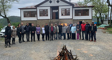 Vali Enver Ünlü, tarihi okulda incelemelerde bulundu