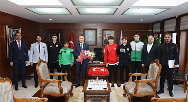 Vali Ünlü, sporcuları makamında kabul etti