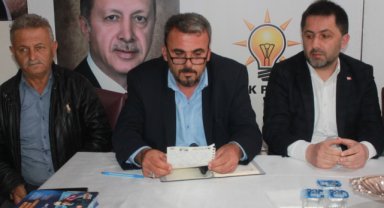 Zafer Partisi'nden istifa eden ilçe başkanı ve yönetim kurulu üyeleri AK Parti'ye geçti