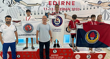 Ali Eren Şahin, yüzmede Türkiye Şampiyonu