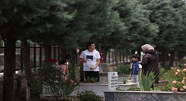 Arife gününde mezarlıklar ziyaret edildi