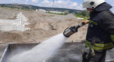 Bafra'da konteynerde çıkan yangın söndürüldü