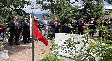 Bayram arifesinde şehitlikler ziyaret edildi