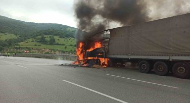 Gürcistan'a arpa taşıyan tır Samsun'da alev alev yandı