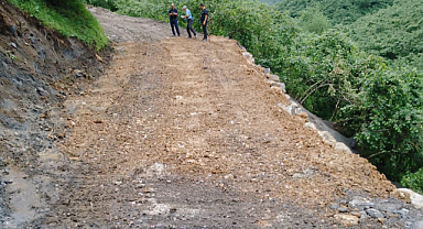 Heyelan temizleme çalışması yapıldı