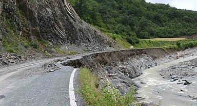 Heyelandan hasar gören yollar onarılıyor