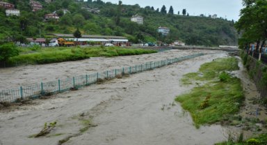 İnebolu-Kastamonu kara yolunda sel nedeniyle çökme meydana geldi