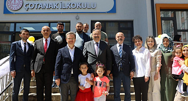Öğrencilerin karne sevincine ortak oldu