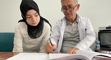 Özlem'in hayallerini ressam olmak süslüyor