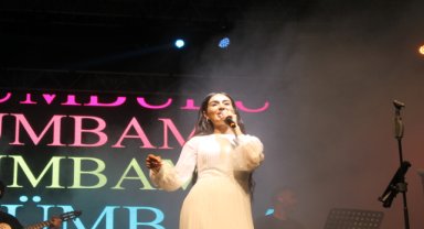 Samsun'da şarkıcı Elif Buse Doğan konser verdi