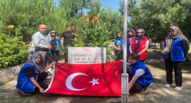 Bafra Gençlik Merkezi gönüllülerinden 15 Temmuz şehidi Aksu'nun kabrine ziyaret