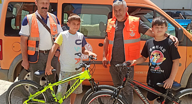 Bakan'dan çocuklara bisiklet