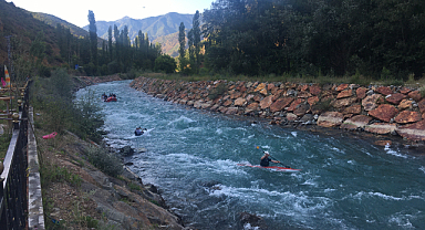Barhal Çayı rafting tutkunlarını ağırlıyor