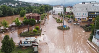 Bartın'da sel sularının çekildiği bölgelerde temizliğe başlandı