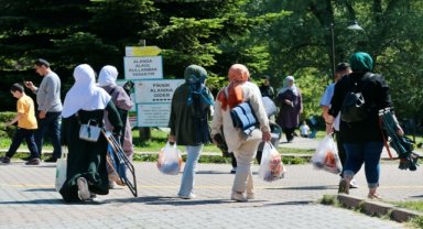 Bolu'da sıcaktan bunalanlar Gölcük Tabiat Parkı'nı tercih etti