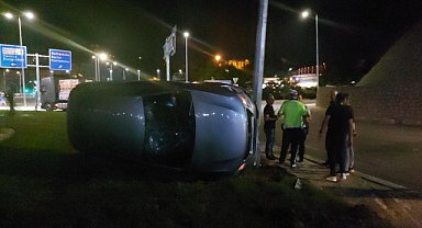 Çalıntı otomobille polisten kaçan ehliyetsiz sürücü kaza yaptı