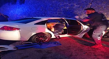 Çarpışan iki otomobildeki 6 kişi yaralandı