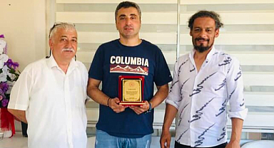 Gökhan Külekçi'ye plaket