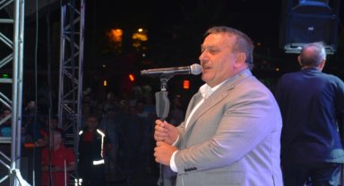 İsmail Türüt, Akçakoca'da sahne aldı