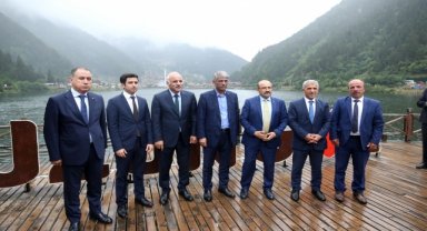 Kültür ve Turizm Bakan Yardımcısı Nadir Alpaslan, Uzungöl'de incelemede bulundu: