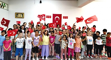 Kur’an kursu öğrencileri 15 Temmuz şehitleri için dua etti