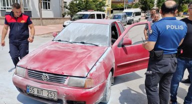Seyir halindeki otomobil yandı