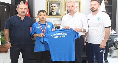Türkiye üçüncüsü güreşçi ödüllendirdi