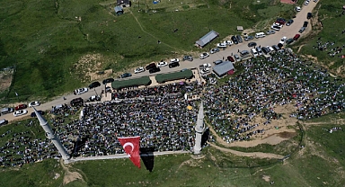 Üstü açık tarihi camide cuma namazı geleneği