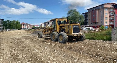 Yol ve kaldırım düzenleme çalışmaları sürüyor