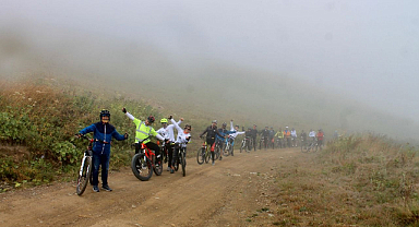 Aktivistler virajlı yolda pedal çevirdi