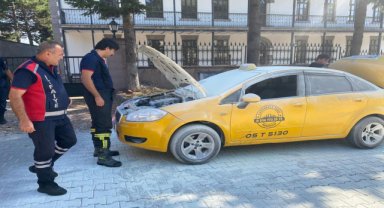 Amasya'da seyir halindeki takside çıkan yangın söndürüldü