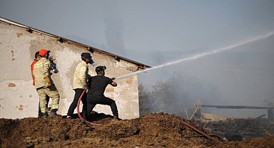 Bolu'da otluk alanda çıkan yangına müdahale ediliyor