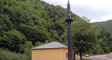 Karadeniz fıkrası gibi minare!