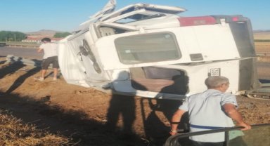 Çorum'da devrilen minibüsteki 3 kişi yaralandı
