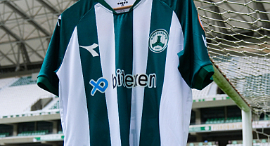 Giresunspor çubuklu formayla sahada