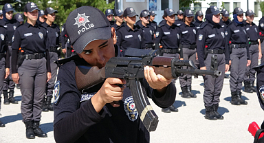 Kadın polis adayları zorlu eğitim sürecinden geçiyor