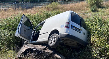 Araç şarampole uçtu sürücü yaralandı