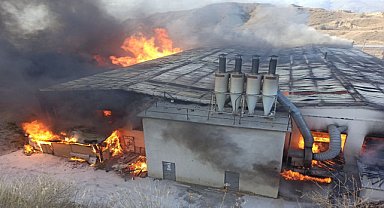 Kastamonu'da kapı fabrikasında çıkan yangın kontrol altına alındı